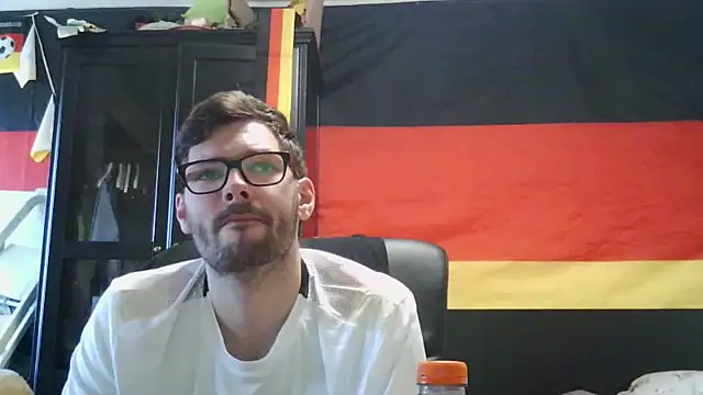 Snapshot of Die-geile-Sau chatting on 06-13-26, 04:49 Die-geile-Sau online show from 06-13-26, 04:49