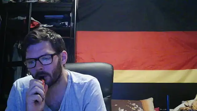 Die-geile-Sau online show from 06-24-26, 08:08