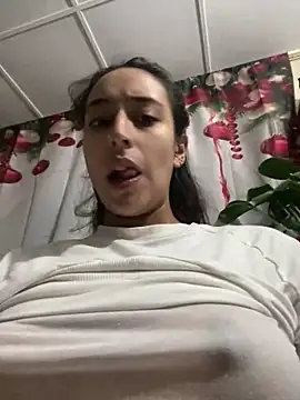 Snapshot of Vaiolet_a chatting on 12-06-24, 11:57 Vaiolet a online show from 12-06-24, 11:57