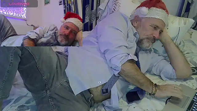 Snapshot of DaddybearVLC chatting on 12-26-24, 08:11 DaddybearVLC online show from 12-26-24, 08:11