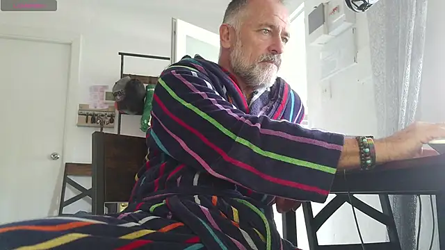 Snapshot of DaddybearVLC chatting on 11-01-25, 12:07 DaddybearVLC online show from 11-01-25, 12:07