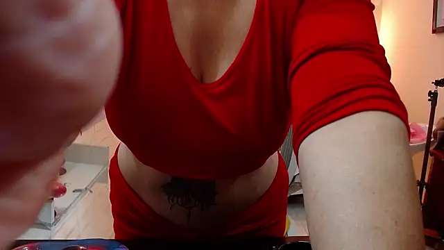Snapshot of Sarah_teiku chatting on 12-27-24, 12:18 Sarah teiku online show from 12-27-24, 12:18
