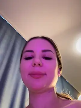 Snapshot of Alina_Vibe_Me chatting on 02-25-25, 11:44 Alina Vibe Me online show from 02-25-25, 11:44