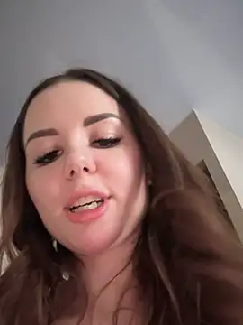 Snapshot of Alina_Vibe_Me chatting on 03-08-25, 02:45 Alina Vibe Me online show from 03-08-25, 02:45