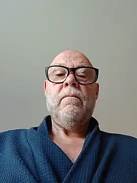 Snapshot of Tempted1973 chatting on 06-21-26, 06:49 Tempted1973 online show from 06-21-26, 06:49