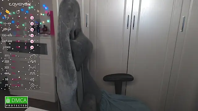 Snapshot of aliice_cutie chatting on 03-03-25, 12:04 aliice cutie online show from 03-03-25, 12:04