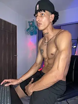 Snapshot of mike_casseano chatting on 10-07-25, 09:45 mike casseano online show from 10-07-25, 09:45