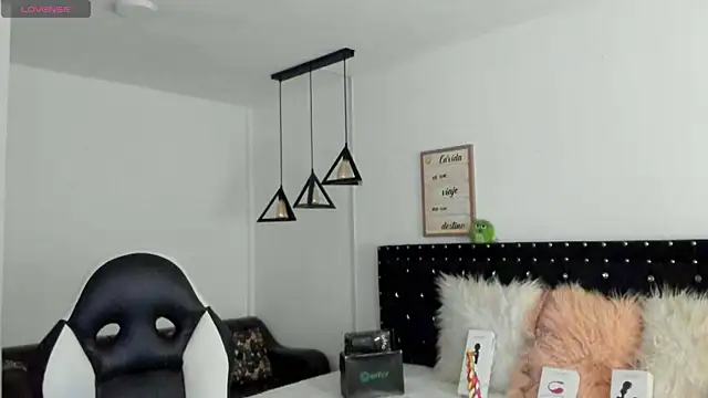 natasha logan  online show from 03-02-25, 04:07