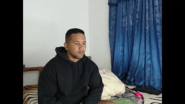 Snapshot of lover_1994 chatting on 01-09-25, 11:36 lover 1994 online show from 01-09-25, 11:36