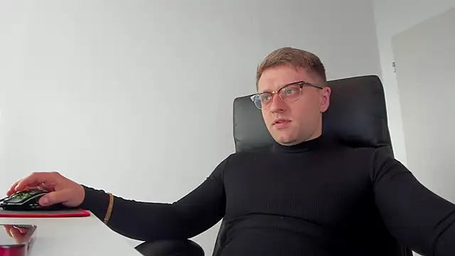 Snapshot of Findom_guy chatting on 03-19-25, 12:45 Findom guy online show from 03-19-25, 12:45