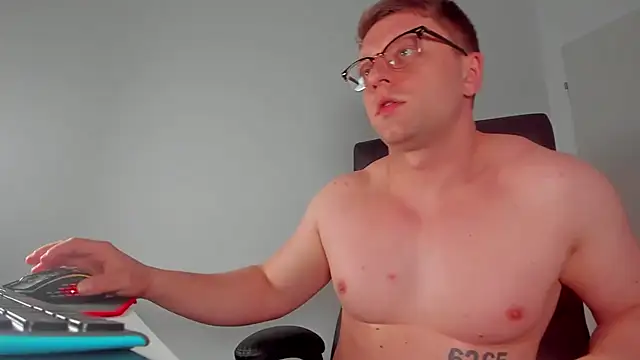 Snapshot of Findom_guy chatting on 03-22-25, 06:14 Findom guy online show from 03-22-25, 06:14