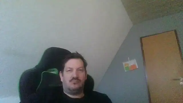 Snapshot of Golffahrer1982 chatting on 02-11-26, 01:38 Golffahrer1982 online show from 02-11-26, 01:38