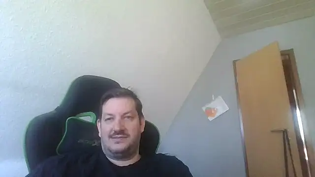 Snapshot of Golffahrer1982 chatting on 04-06-26, 09:43 Golffahrer1982 online show from 04-06-26, 09:43