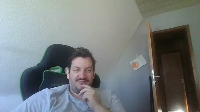 Snapshot of Golffahrer1982 chatting on 04-18-26, 07:12 Golffahrer1982 online show from 04-18-26, 07:12