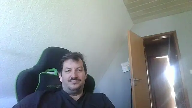 Snapshot of Golffahrer1982 chatting on 05-25-26, 07:58 Golffahrer1982 online show from 05-25-26, 07:58