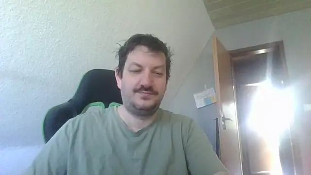 Snapshot of Golffahrer1982 chatting on 05-26-26, 06:31 Golffahrer1982 online show from 05-26-26, 06:31