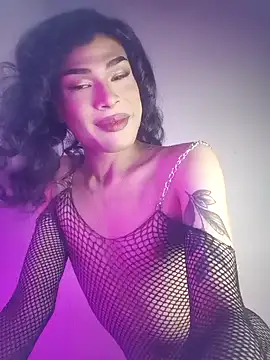 Snapshot of Victor-and-shelly chatting on 10-02-25, 06:59 Victor-and-shelly online show from 10-02-25, 06:59