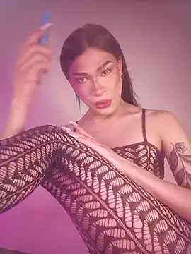 Snapshot of Victor-and-shelly chatting on 11-23-25, 05:51 Victor-and-shelly online show from 11-23-25, 05:51