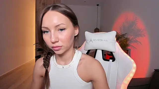 LilyRaisa online show from 01-18-26, 04:16