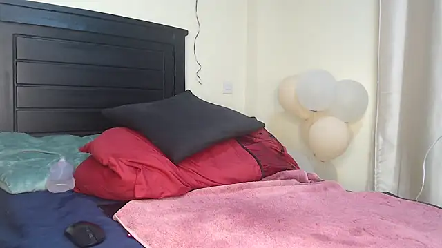 NIKKIE LOVE online show from 02-13-25, 04:00