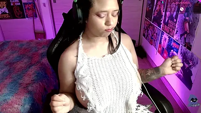 Emmachan19 online show from 12-29-24, 07:39