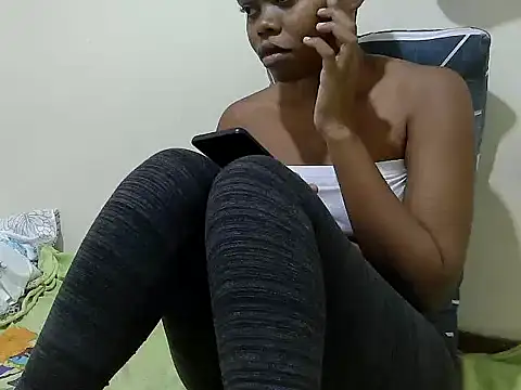 Snapshot of maggyjan chatting on 06-06-26, 10:47 maggyjan online show from 06-06-26, 10:47