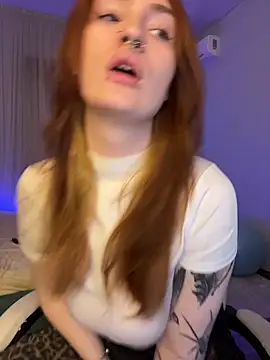  Chlo  e online show from 10-27-25, 09:30