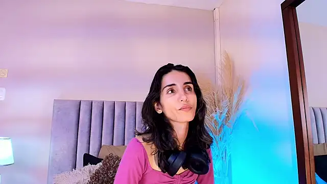 Nina Cavaali online show from 10-25-25, 06:13