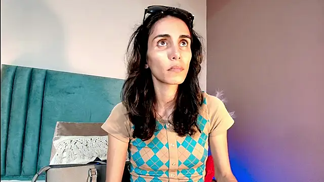 Nina Cavaali online show from 10-28-25, 06:10