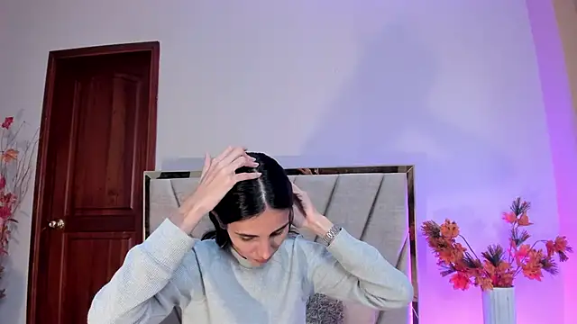 Nina Cavaali online show from 11-13-25, 06:18