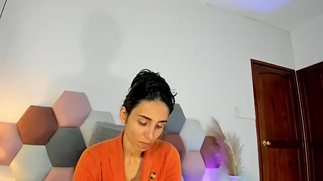 Nina Cavaali online show from 11-30-25, 02:32