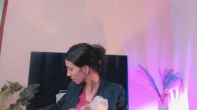 Nina Cavaali online show from 12-05-25, 06:15