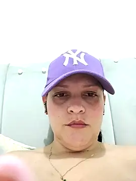 Snapshot of Mia_Hampton chatting on 04-11-26, 10:03 Mia Hampton online show from 04-11-26, 10:03