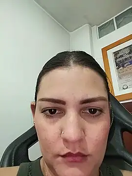Snapshot of Mia_Hampton chatting on 05-19-26, 08:59 Mia Hampton online show from 05-19-26, 08:59
