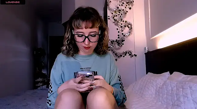 Snapshot of Cosmo_Riri chatting on 12-24-24, 07:06 Cosmo Riri online show from 12-24-24, 07:06