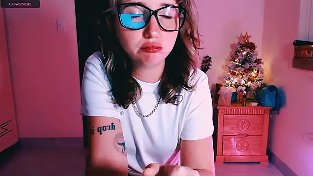 Snapshot of Cosmo_Riri chatting on 01-17-26, 10:53 Cosmo Riri online show from 01-17-26, 10:53