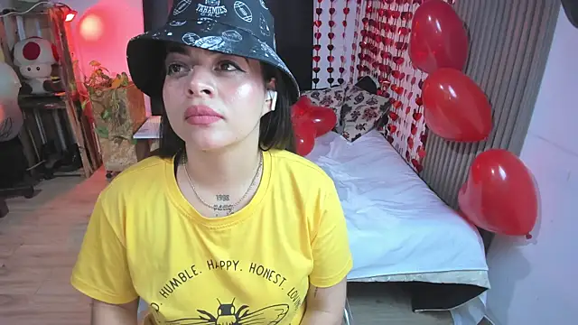 Cuttiealice online show from 02-15-25, 03:06