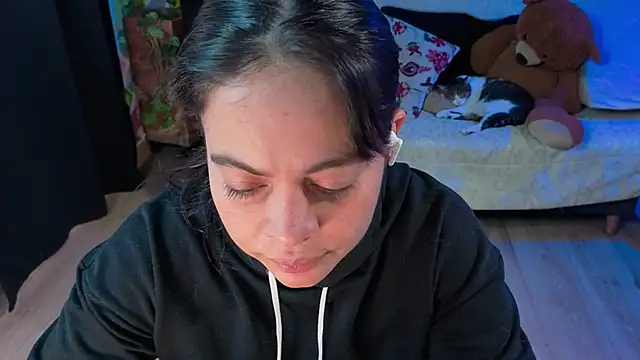 Cuttiealice online show from 09-22-25, 05:04