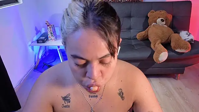 Cuttiealice online show from 01-14-26, 08:03