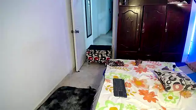ivonne  hott1 online show from 01-17-25, 11:51