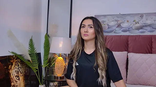 Snapshot of NicolLopeze chatting on 01-28-25, 05:56 NicolLopeze online show from 01-28-25, 05:56