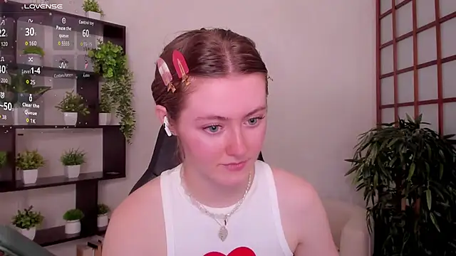Snapshot of KateCuddle chatting on 07-16-26, 02:39 KateCuddle online show from 07-16-26, 02:39