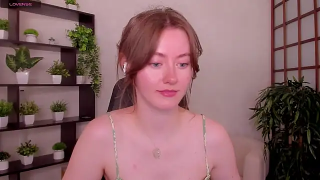 Snapshot of KateCuddle chatting on 07-17-26, 02:18 KateCuddle online show from 07-17-26, 02:18