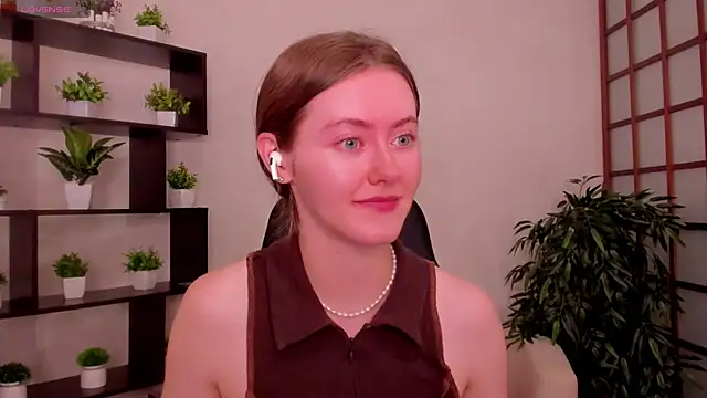 Snapshot of KateCuddle chatting on 08-05-26, 02:36 KateCuddle online show from 08-05-26, 02:36