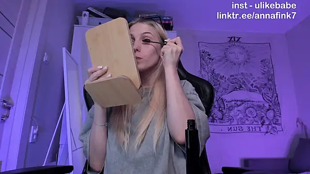 Snapshot of Anna_Fink chatting on 09-19-25, 07:25 Anna Fink online show from 09-19-25, 07:25