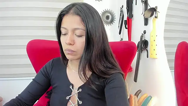 julieta evans  online show from 10-06-25, 11:13