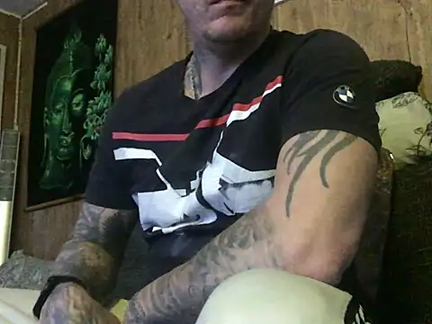 Snapshot of steveindahouse chatting on 03-17-25, 06:51 steveindahouse online show from 03-17-25, 06:51