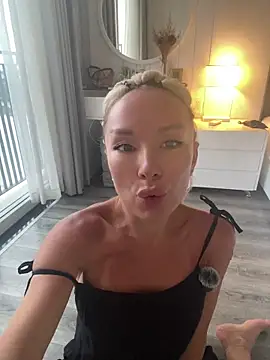 WhiteBunny online show from 06-10-26, 10:58