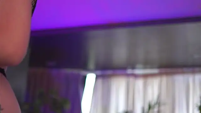 HotSkinnyX online show from 09-15-25, 05:40