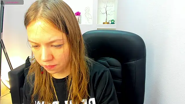 Snapshot of Persephoni chatting on 04-28-26, 02:55 Persephoni online show from 04-28-26, 02:55